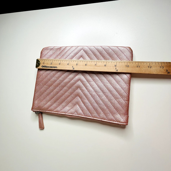 Chaviv by Violet Teriti Chic Metallic Pink Clutch Zip Close Chevron Design Purse - Picture 4 of 9